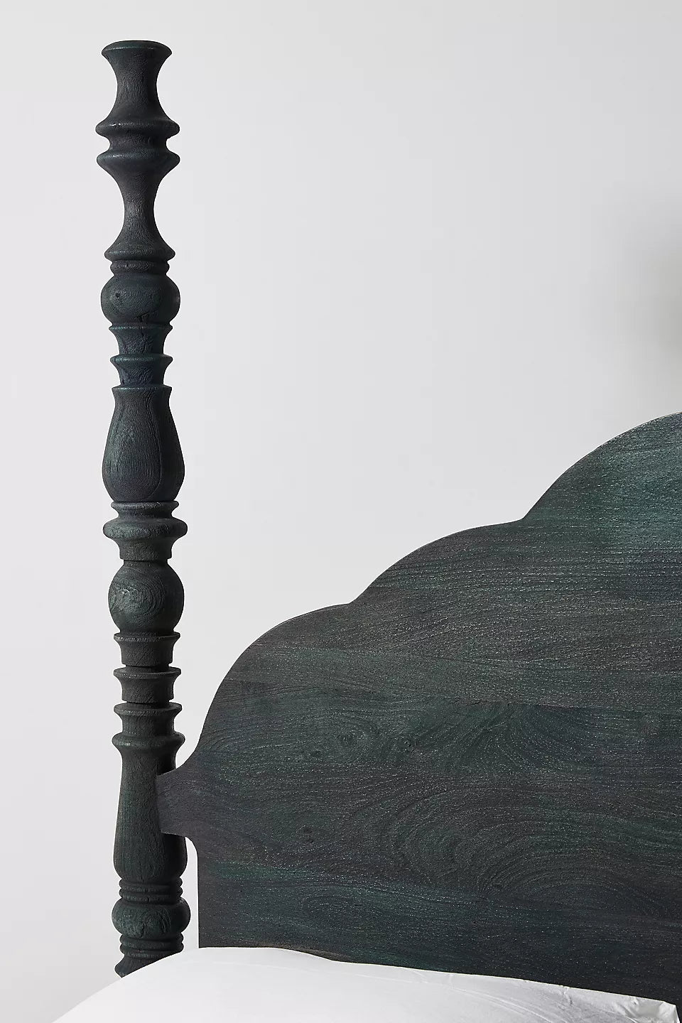 This is a Spindle Four-Poster Bed, featuring intricately turned posts and a classic yet bold design.-hansa handicraft