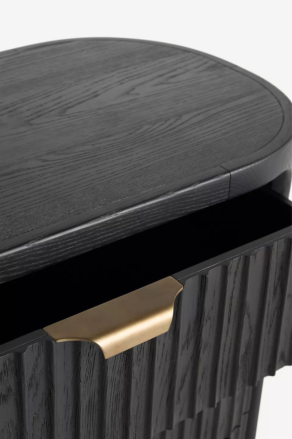 This is a stylish three-drawer dresser with a mid-century modern aesthetic - hansa handicraft