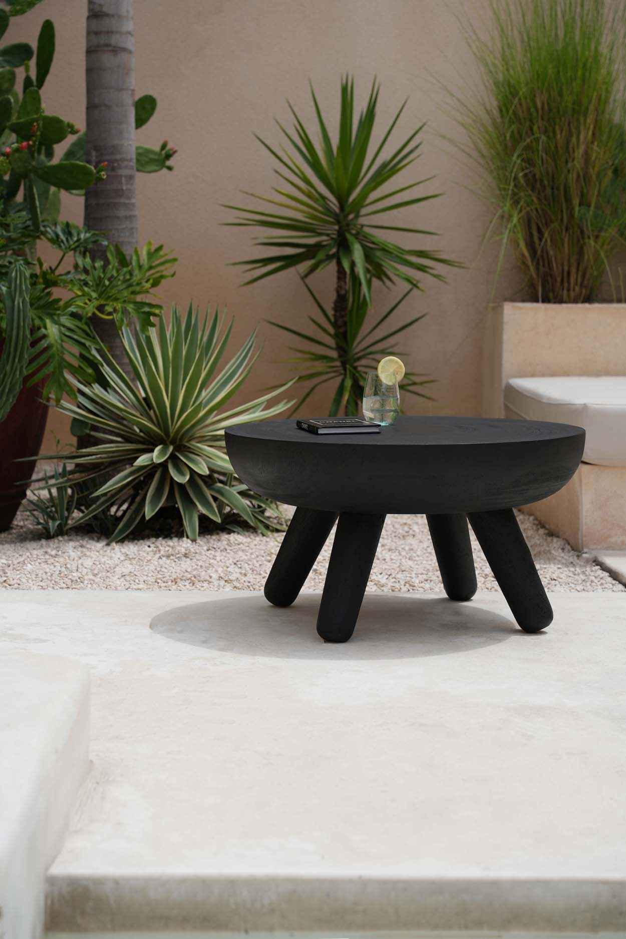 PIPLE COFFEE TABLE | BLACK | IN-OUTDOORS