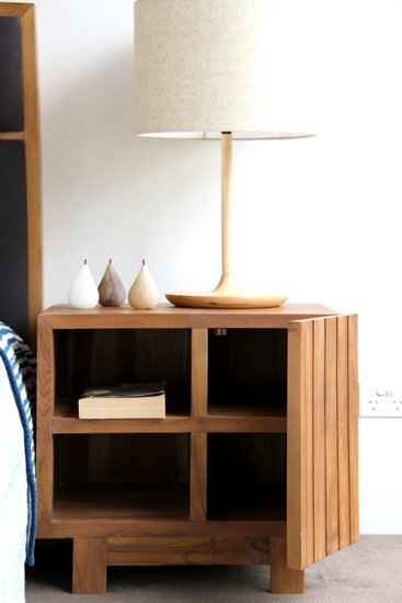 EGA (BED)SIDE TABLE / RIGHT + LEFT SIDE OPTIONS