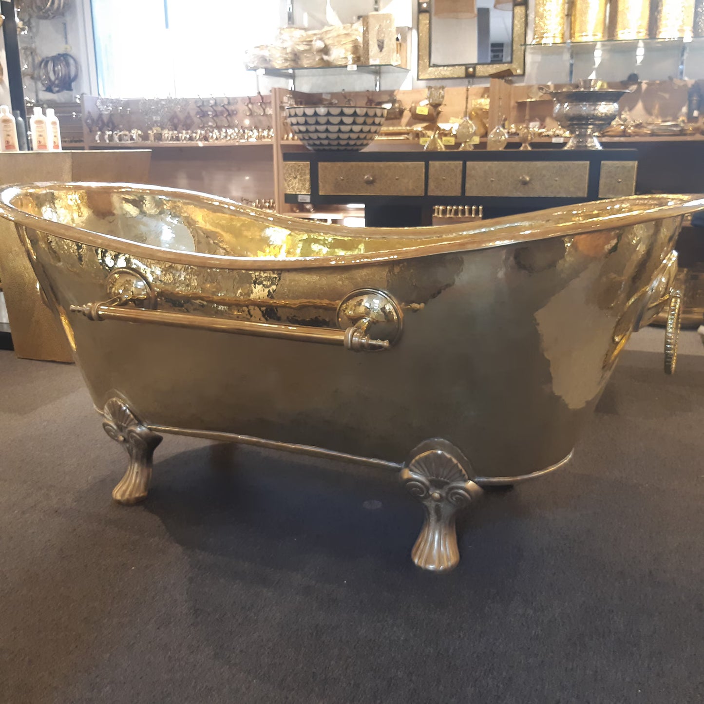 Handmade Brass Bathtub by - HANSA HANDICRAFT