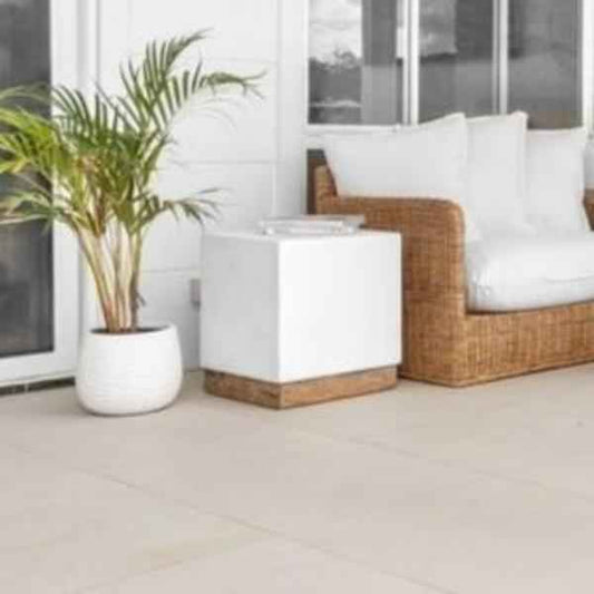 KAYA LUXE SIDE TABLE | WHITE RESIN +RECLAIMED TEAK | IN-OUTDOORS