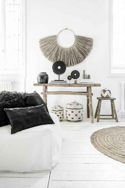 RIVER STONE ON STAND | BLACK | MEDIUM