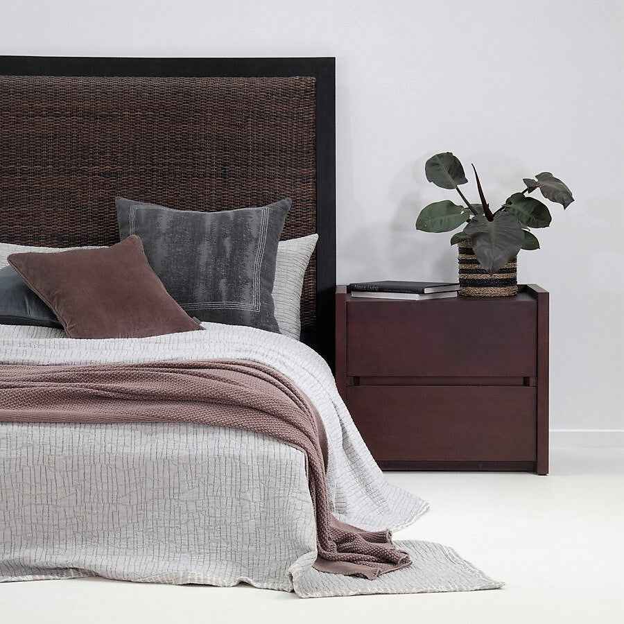 RODOS (BED)SIDE TABLE | WALNUT