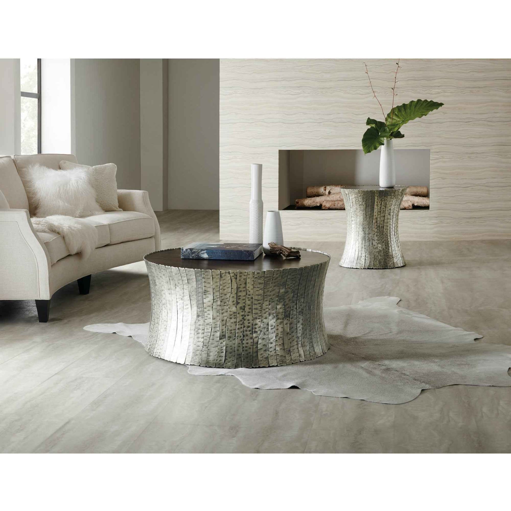 ARGENTO ROUND COCKTAIL TABLE