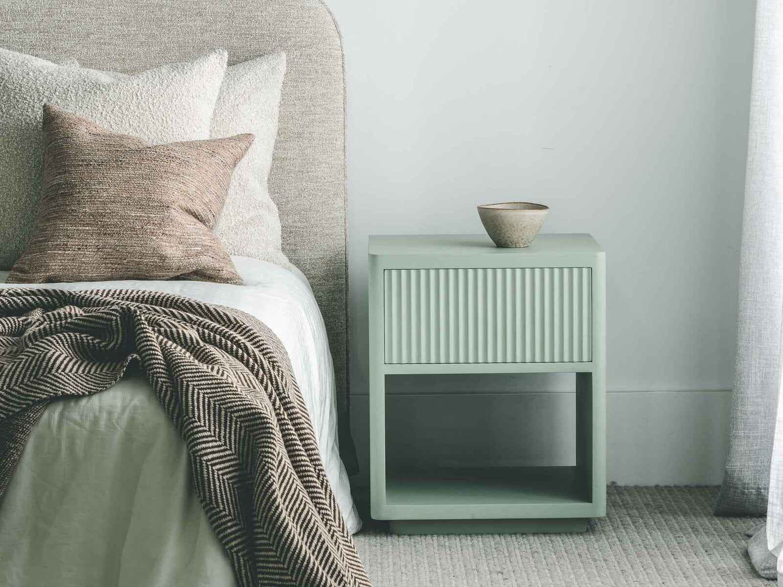 MAEVE (BED)SIDE TABLE | 1-DRAWER + 1-SHELF | SAGE