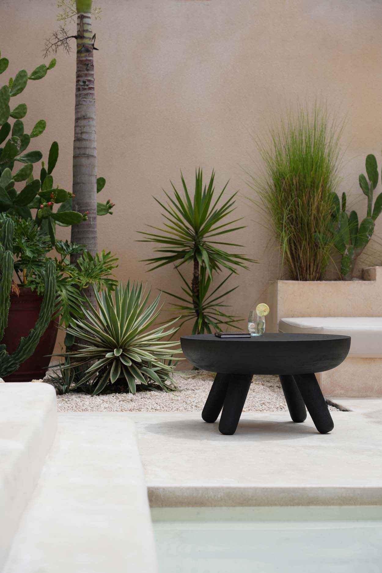 PIPLE COFFEE TABLE | BLACK | IN-OUTDOORS
