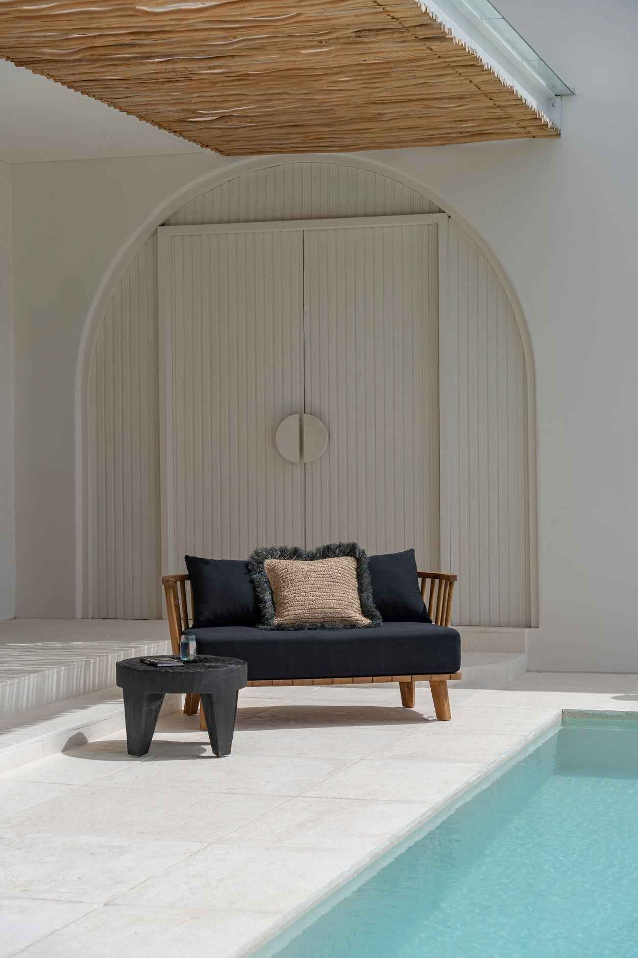 MADER COFFEE TABLE | BLACK | IN-OUTDOORS