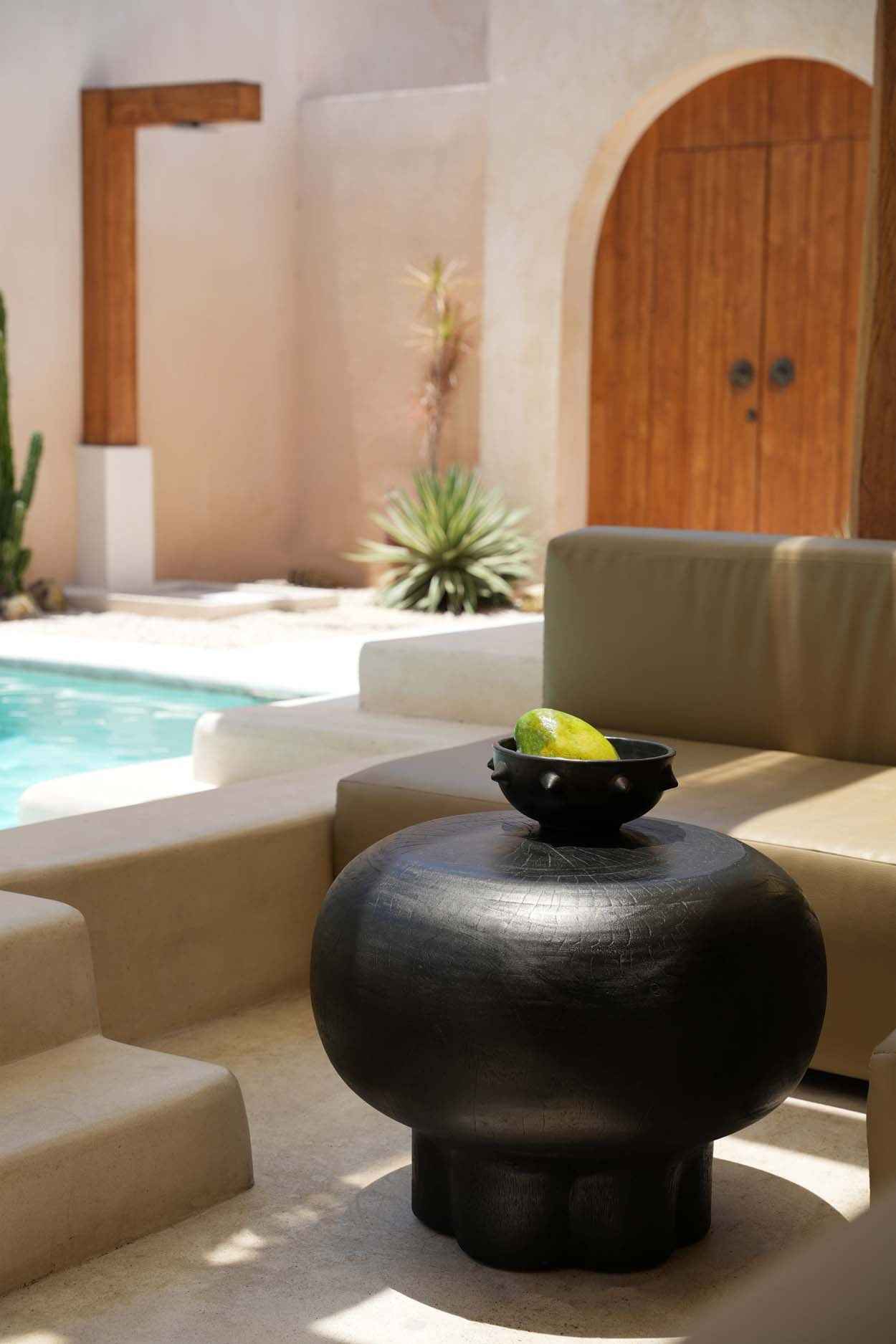 JANAF COFFEE TABLE | BLACK | IN-OUTDOORS