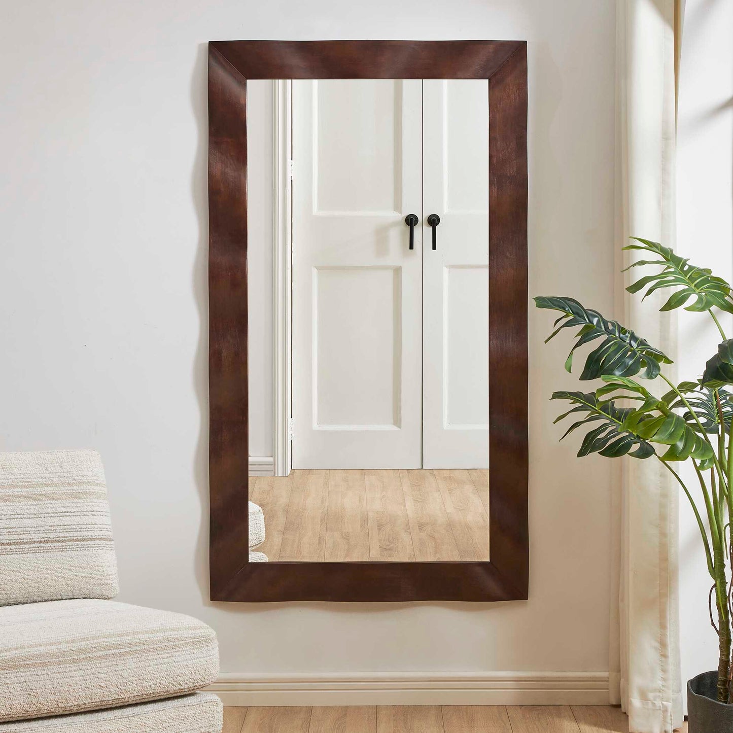 WRINKLE WAVY WOOD MIRROR