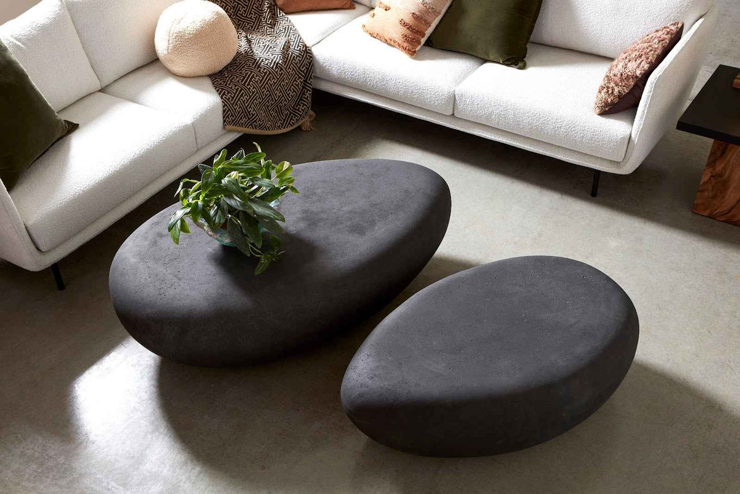 RIVER STONE INDOOR-OUTDOOR COFFEE TABLE: CHARCOAL
