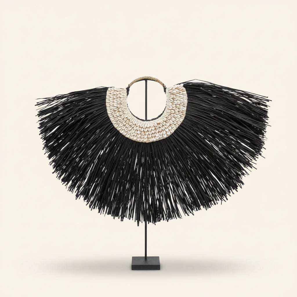 ALANG COWRIE ON STAND | BLACK | LARGE