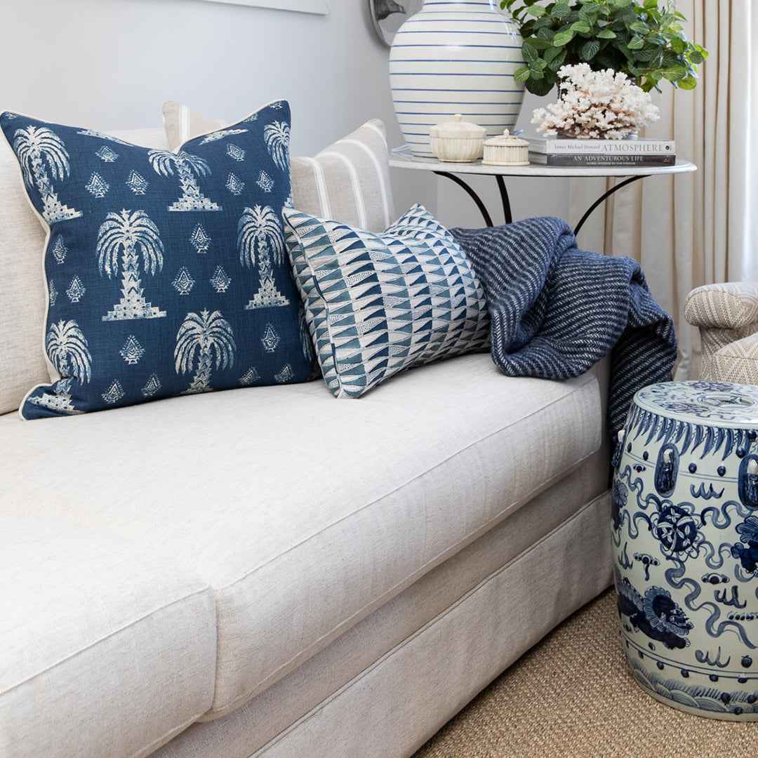 B&W Lion Garden Stool