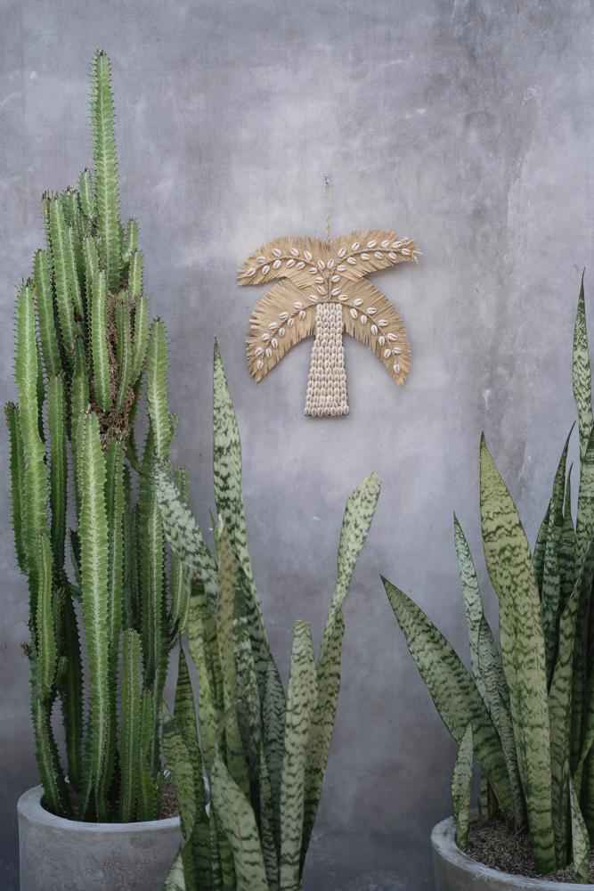 BANANA SHELL PALM TREE WALL ART | NATURAL + WHITE
