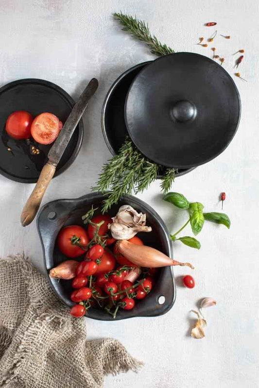 BURNED TERRACOTTA OVAL POT WITH LID | BLACK