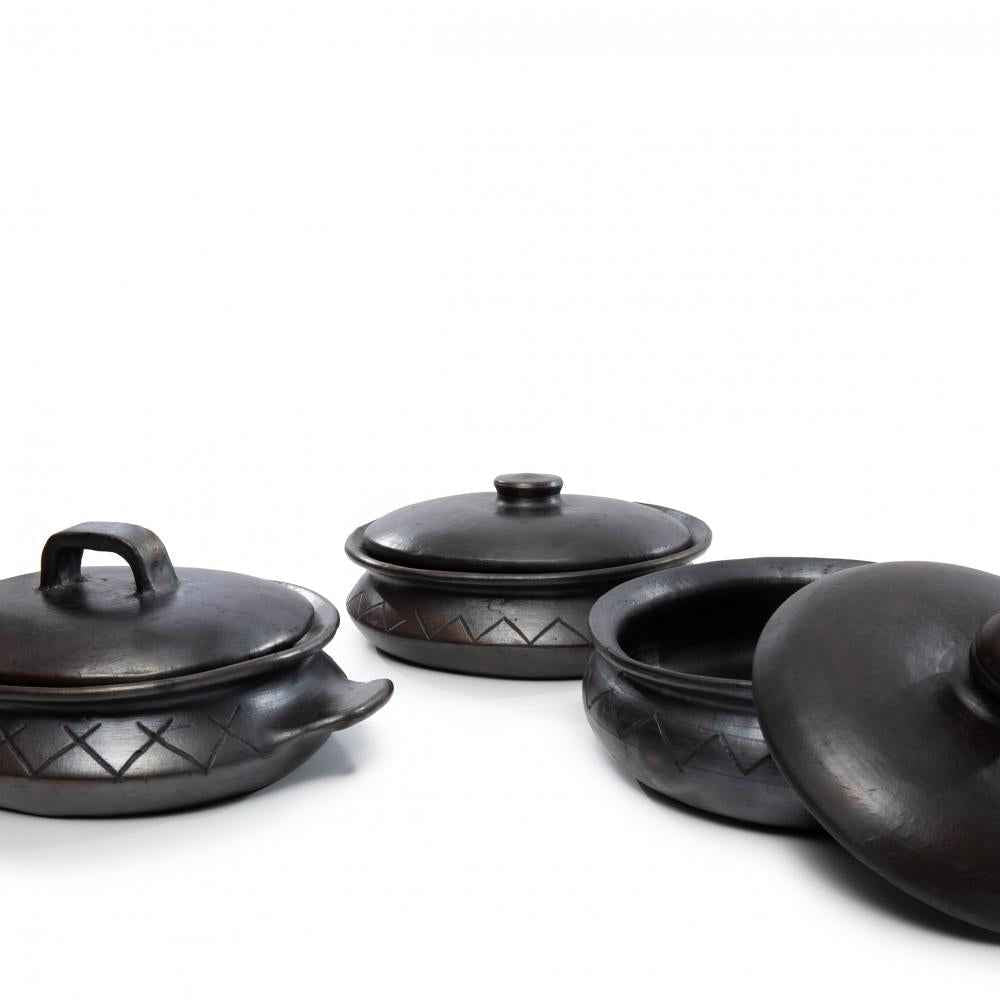 BURNED TERRACOTTA OVAL POT WITH LID + HANDLES | ENGRAVED | BLACK