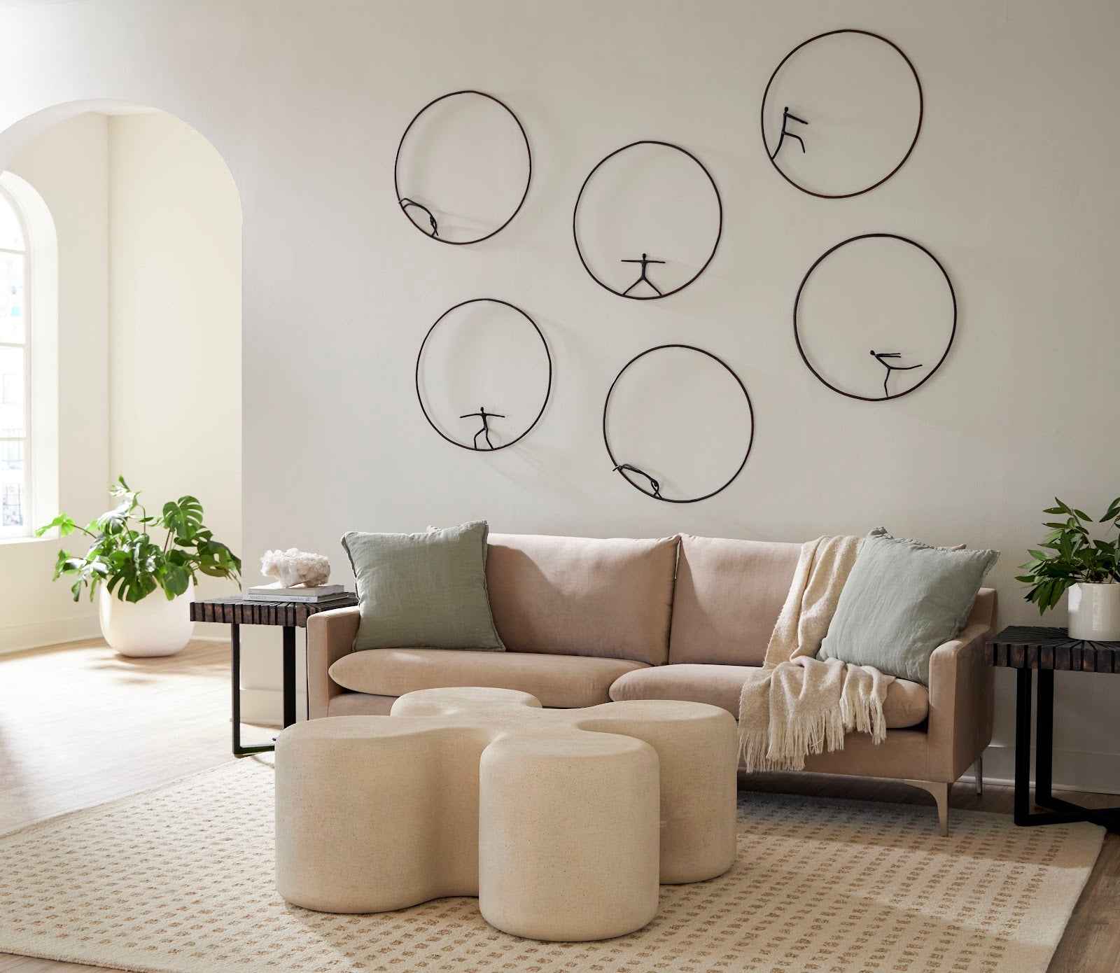 CLOVER INDOOR-OUTDOOR COFFEE TABLE: ROMAN STONE