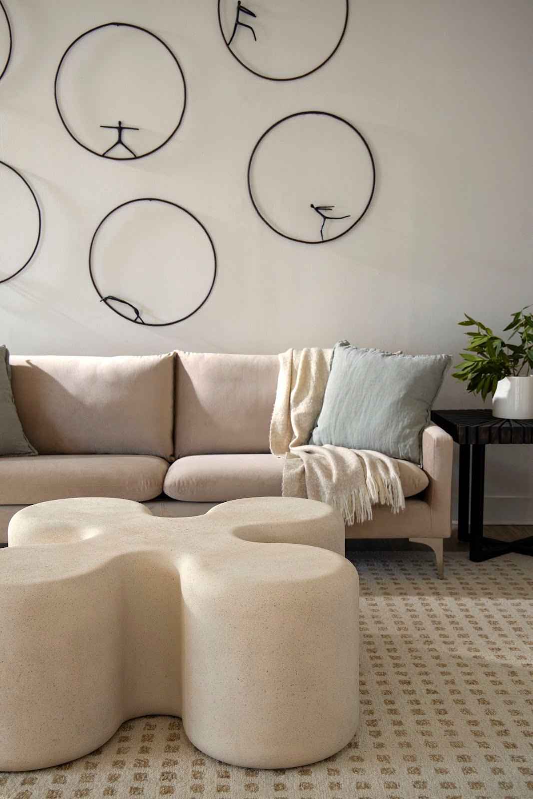 CLOVER INDOOR-OUTDOOR COFFEE TABLE: ROMAN STONE