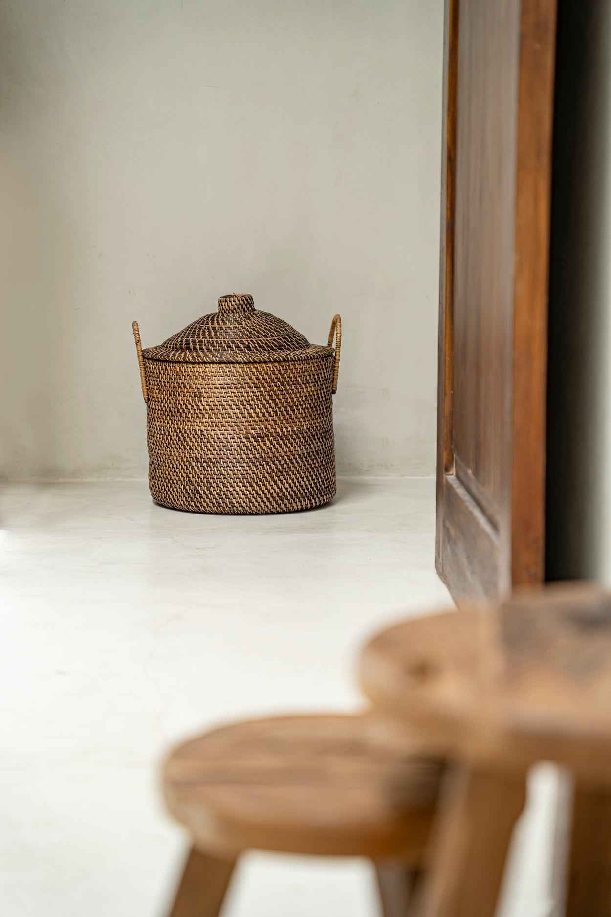 COLONIAL BASKET WITH LID +HANDLES | RATTAN