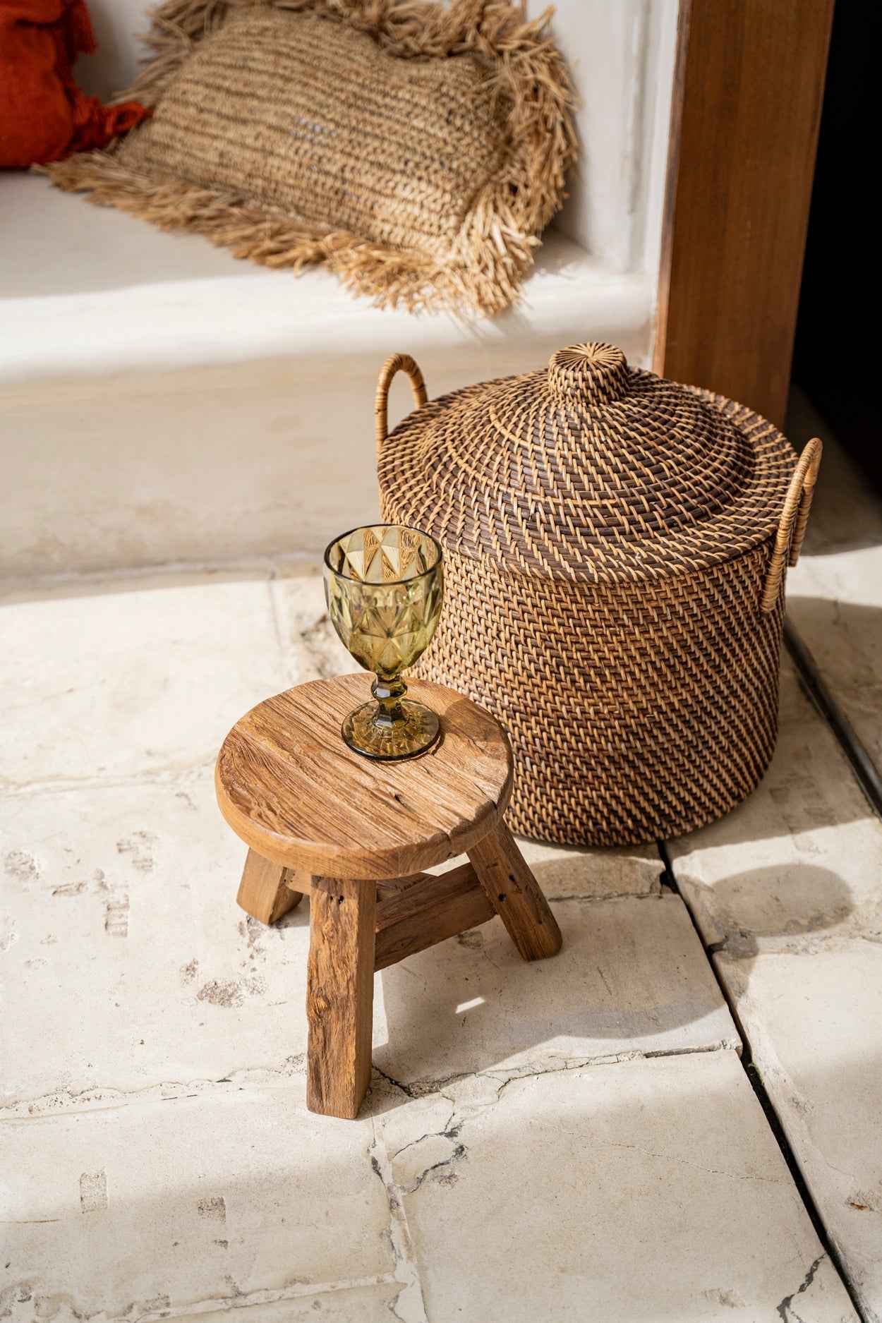 COLONIAL BASKET WITH LID +HANDLES | RATTAN