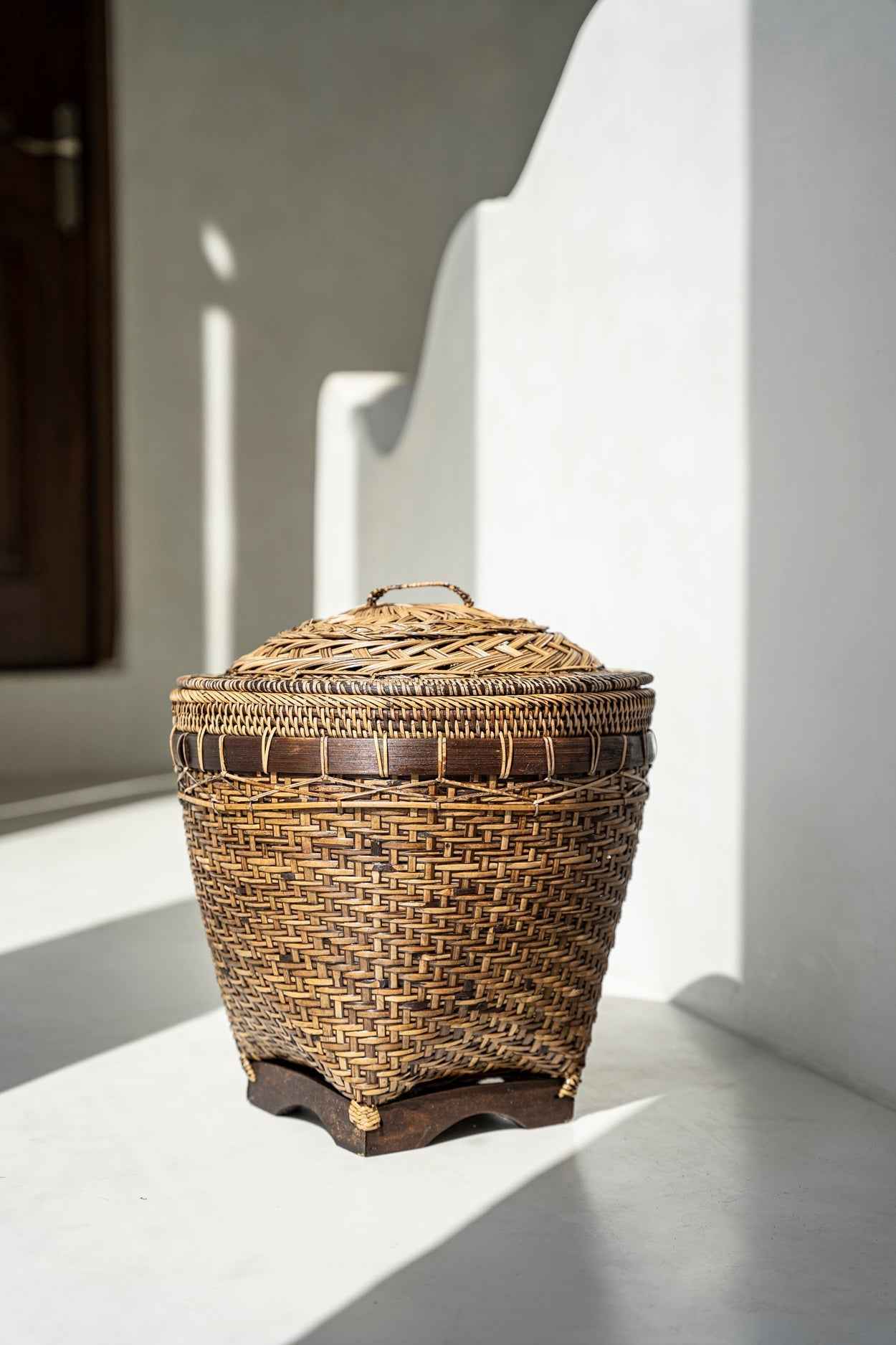 COLONIAL STORAGE BASKET WITH LID | RATTAN | 2 SIZES