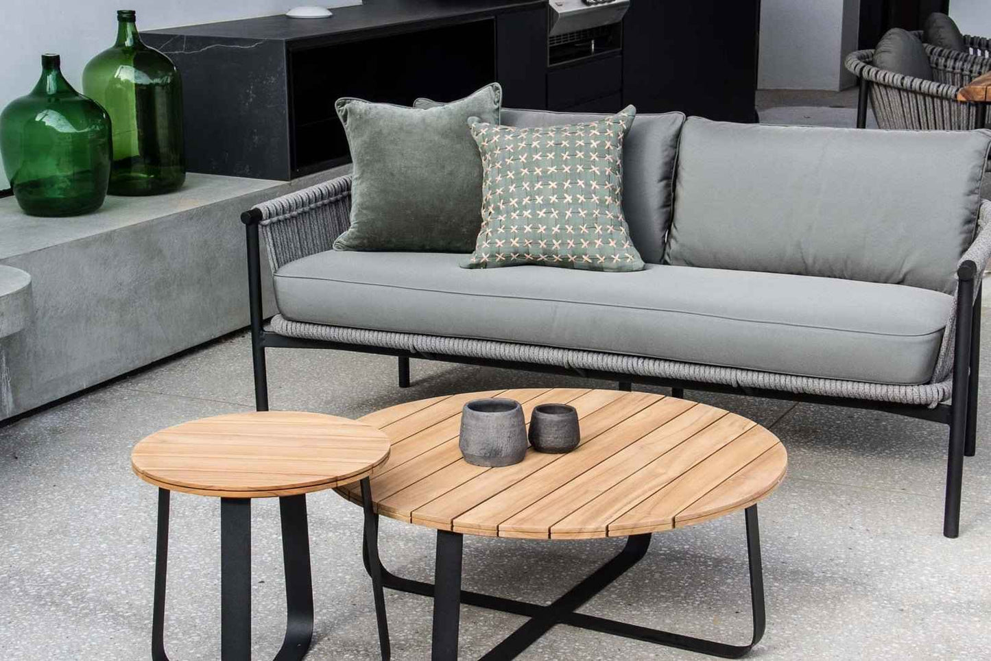 DENA SIDE TABLE / BLACK-NATURAL (INDOOR-OUTDOOR)