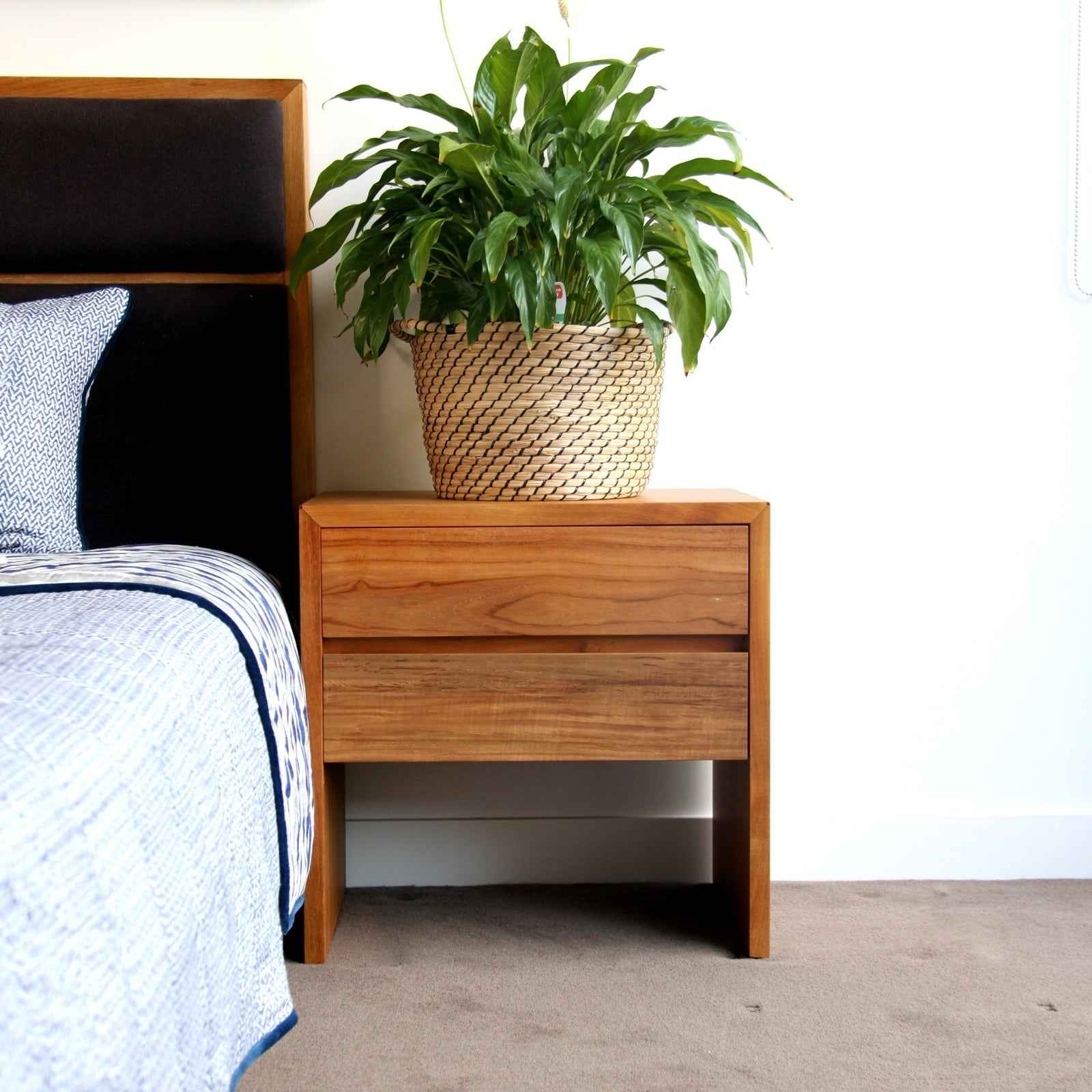 EGEAN (BED)SIDE TABLE | NATURAL TEAK