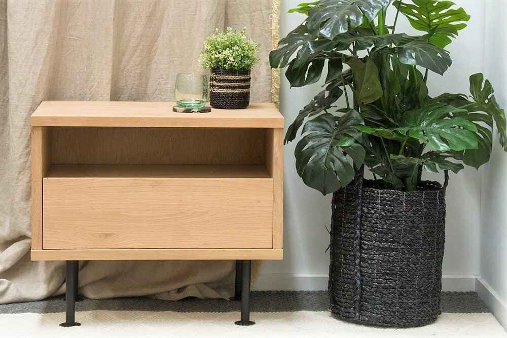 HANNON (BED)SIDE TABLE / OAK