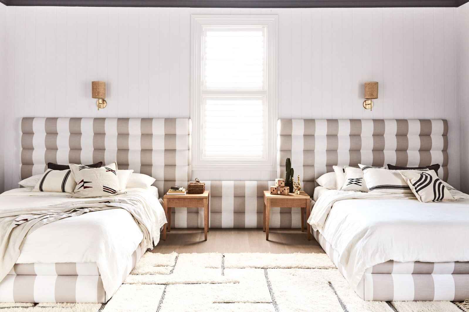 ICELAND (BED)SIDE TABLE | NATURAL