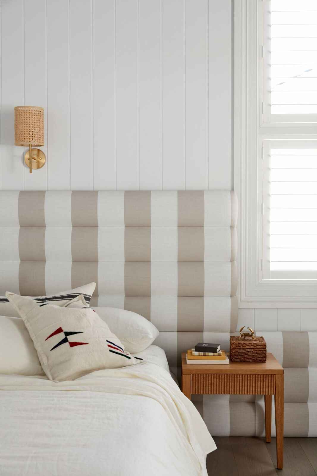 ICELAND (BED)SIDE TABLE | NATURAL