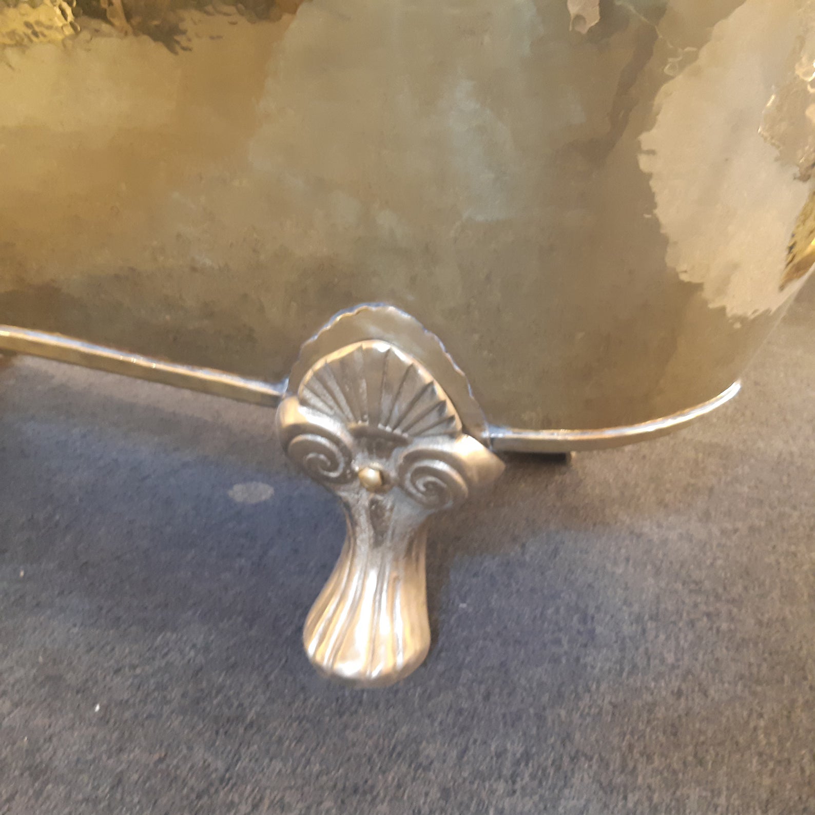 Handmade Brass Bathtub by - HANSA HANDICRAFT