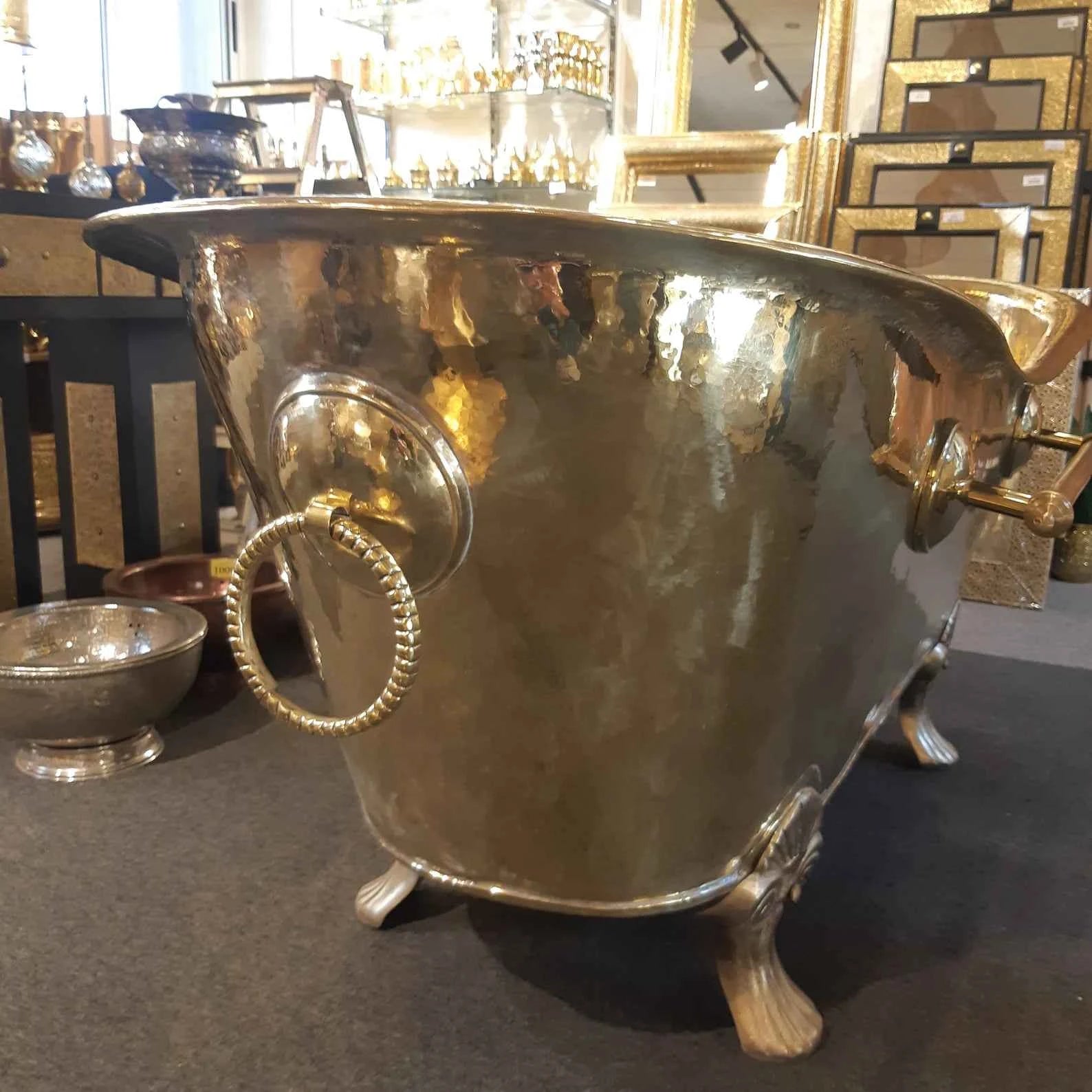 Handmade Brass Bathtub by - HANSA HANDICRAFT