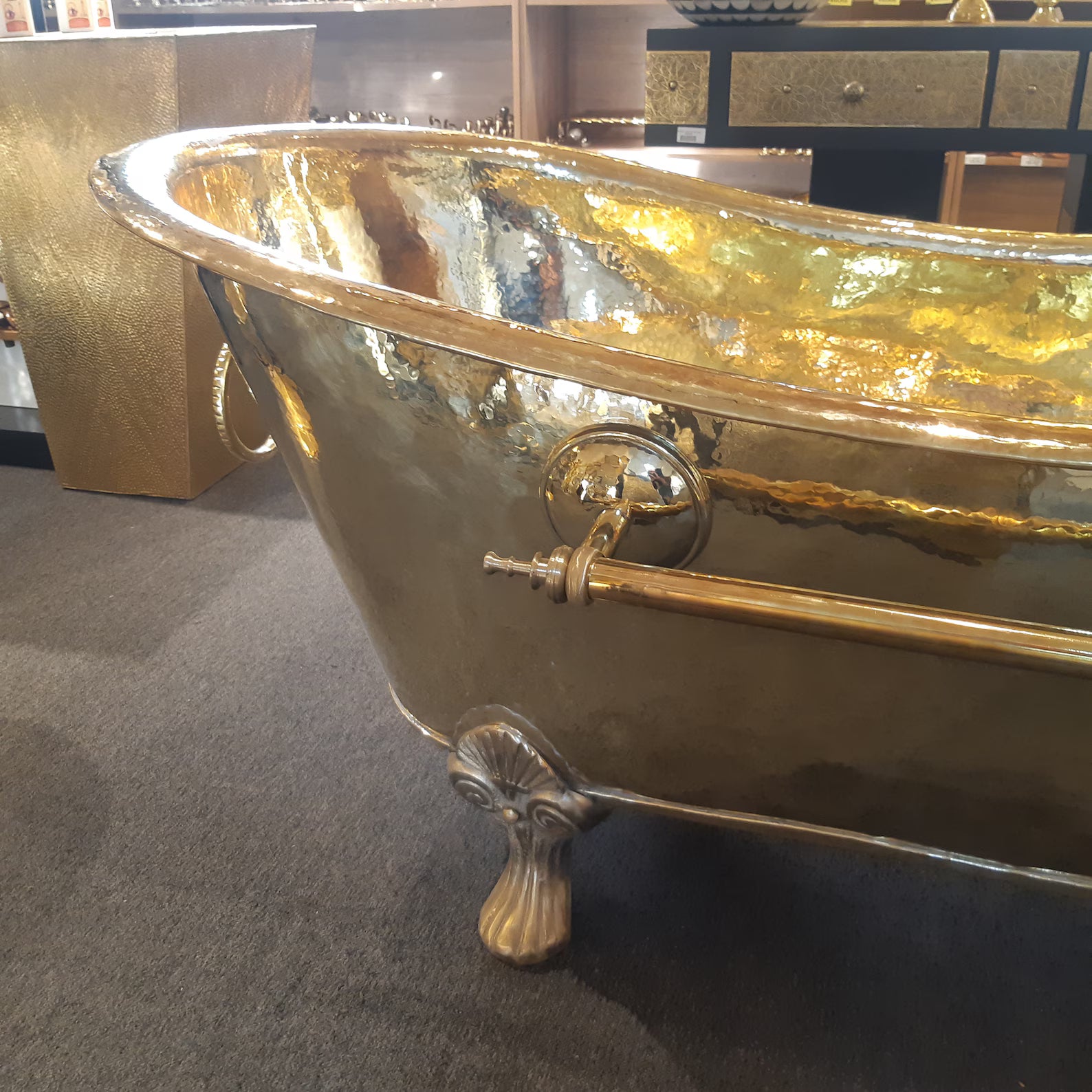 Handmade Brass Bathtub by - HANSA HANDICRAFT