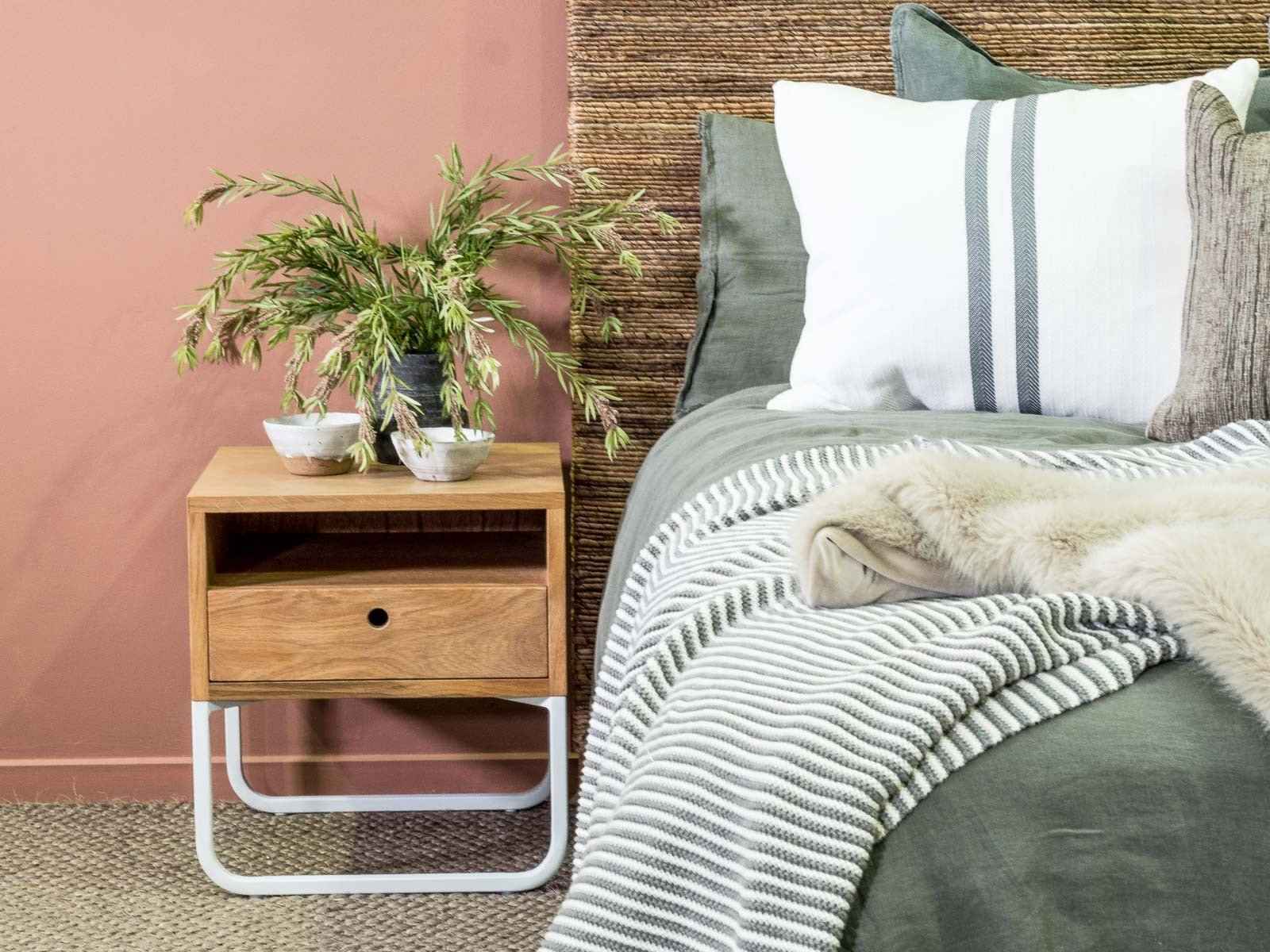 JAYDEN (BED)SIDE TABLE / WHITE FRAME