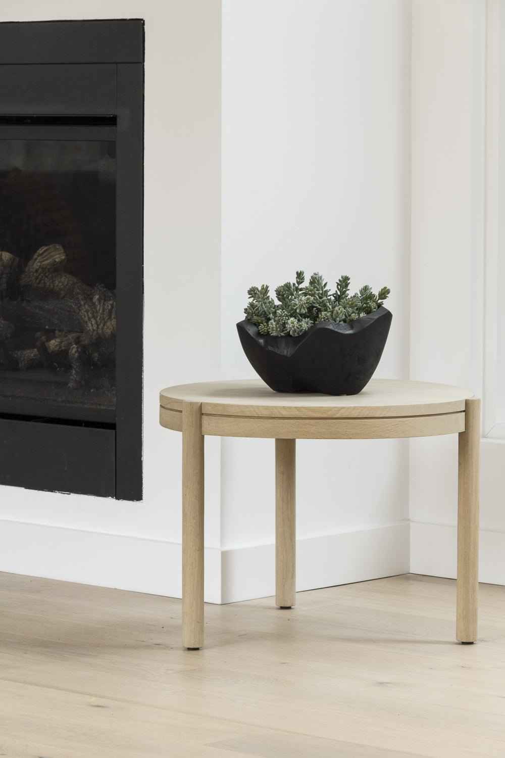 KEISHA SIDE TABLE / NATURAL OAK