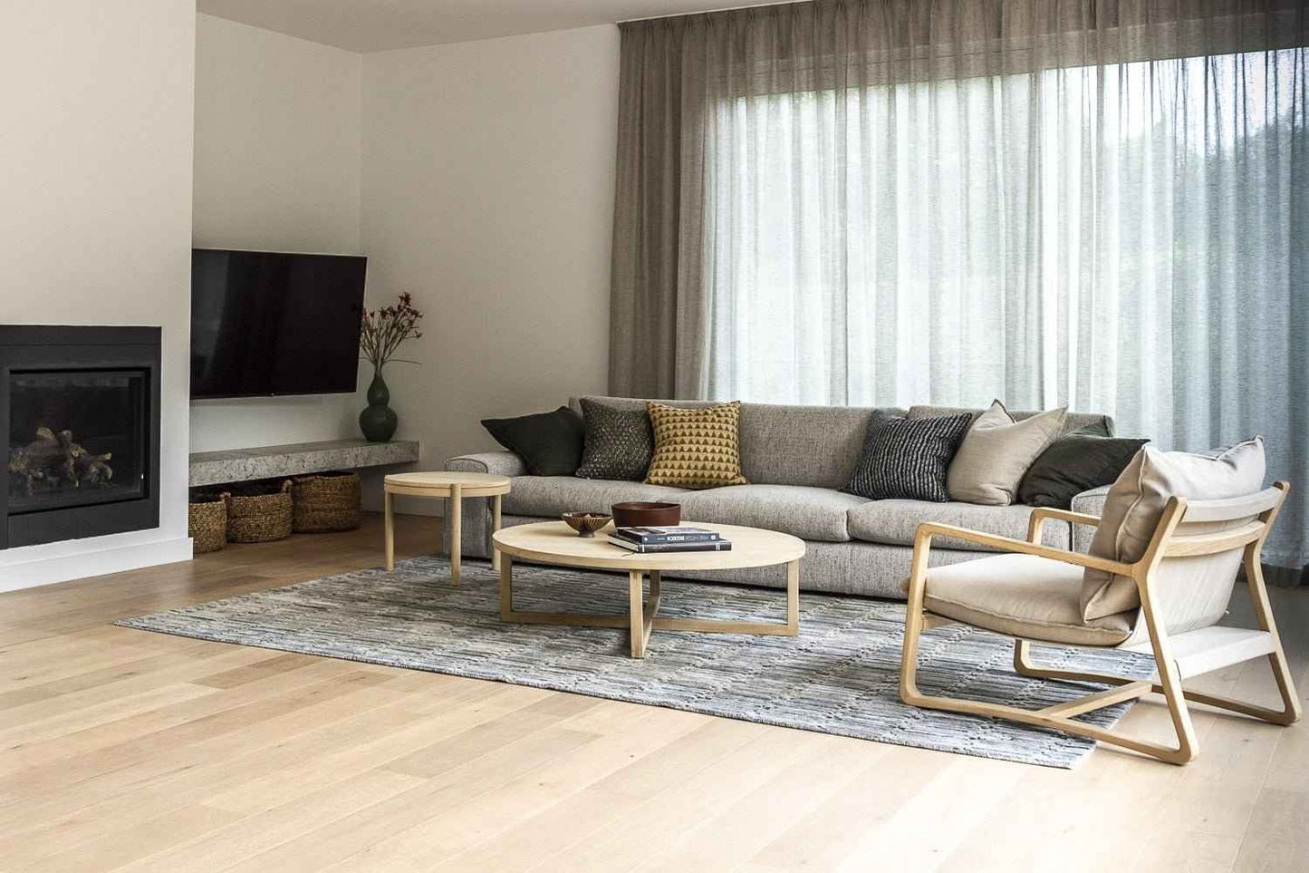 KEISHA SIDE TABLE / NATURAL OAK