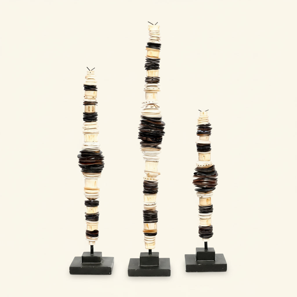MONEY SHELL ON STAND / BLACK + WHITE / SET OF 3
