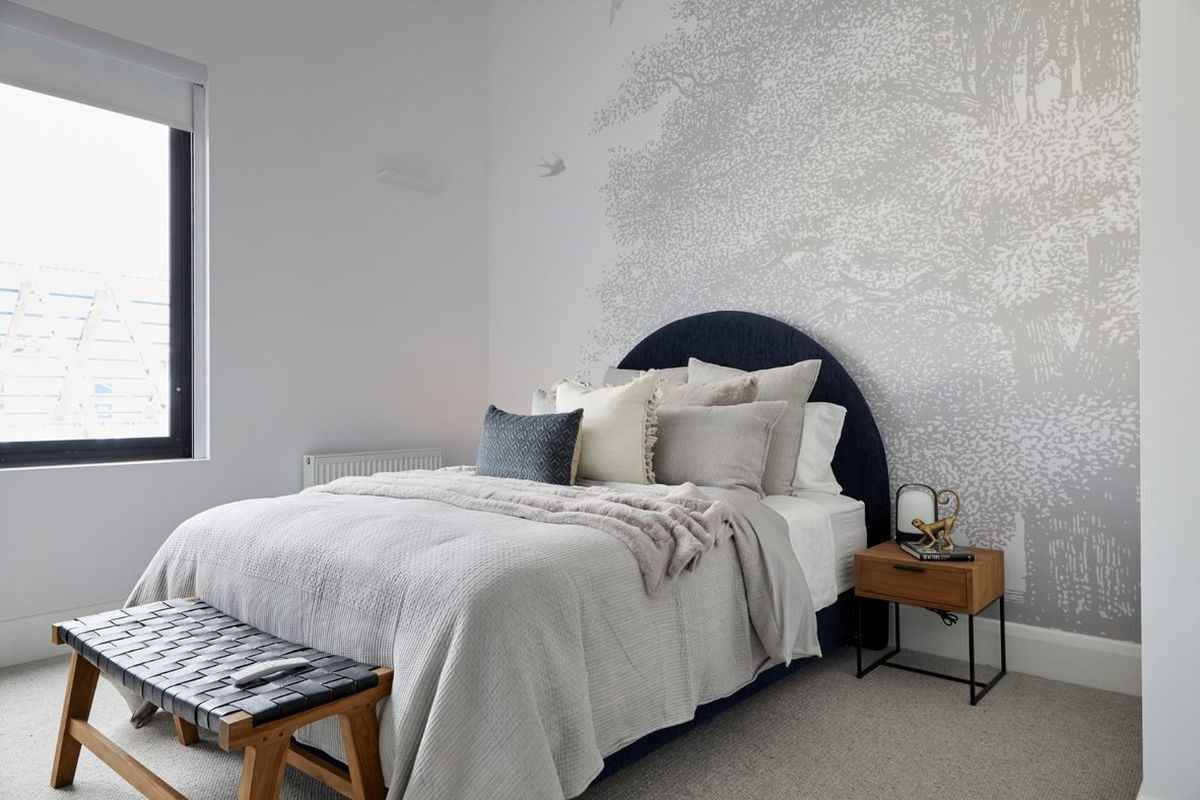 NOAH (BED)SIDE TABLE | NATURAL RECLAIMED TEAK + BLACK