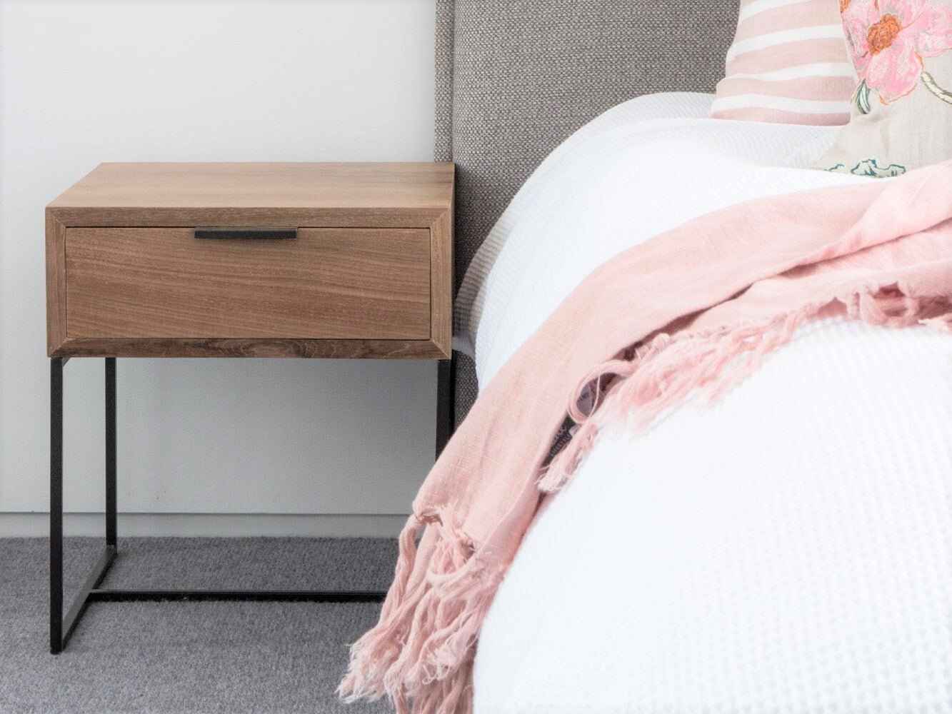 NOAH (BED)SIDE TABLE | NATURAL RECLAIMED TEAK + BLACK