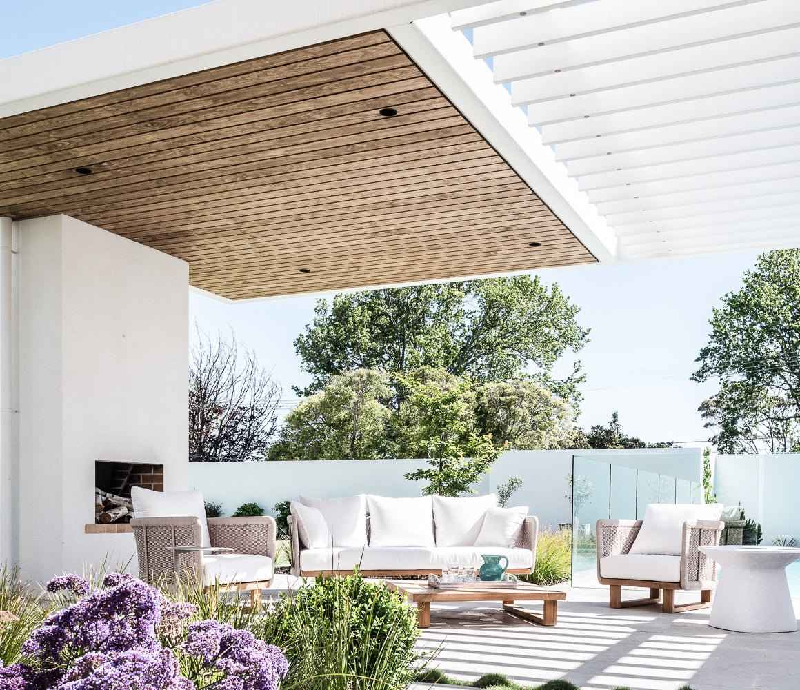 NORFOLK STONE SIDE TABLE + STOOL / WHITE (INDOOR-OUTDOOR)