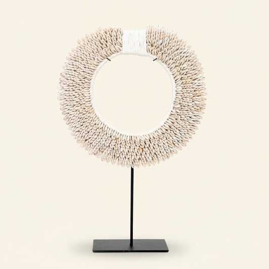 PAPUA SHELL DISC ON STAND / WHITE