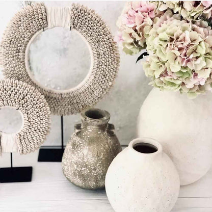PAPUA SHELL DISC ON STAND / WHITE