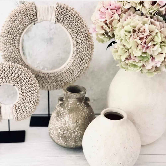 PAPUA SHELL DISC ON STAND / WHITE