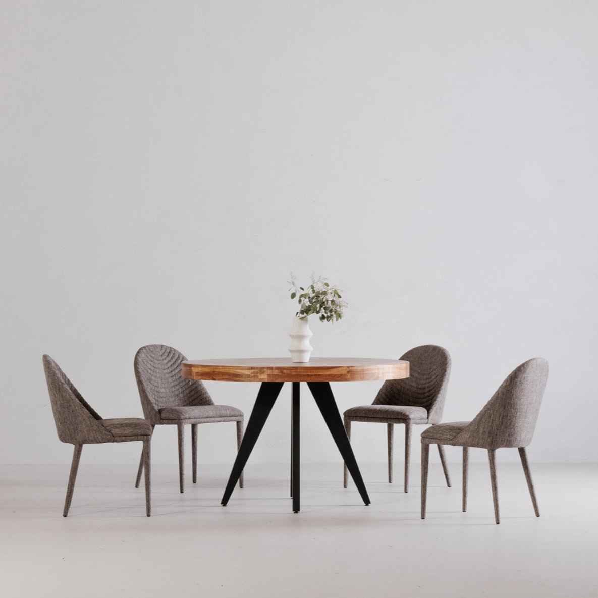 PARQ ROUND DINING TABLE
