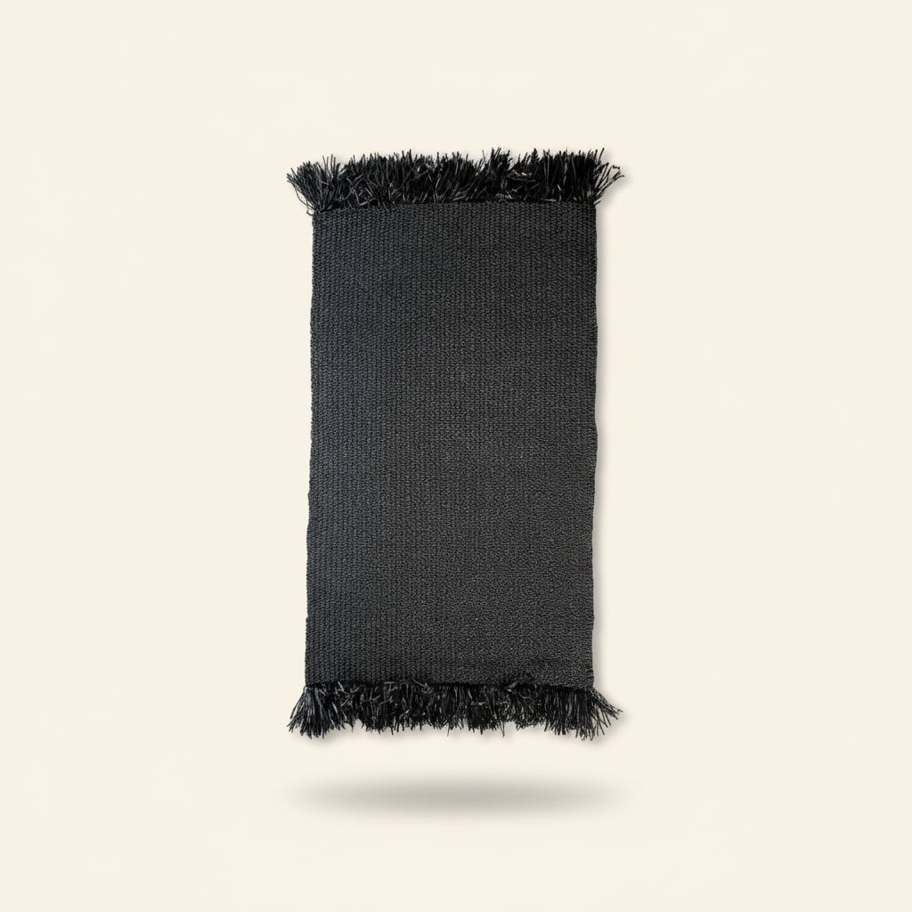 RAFFIA FRINGED CARPET / BLACK