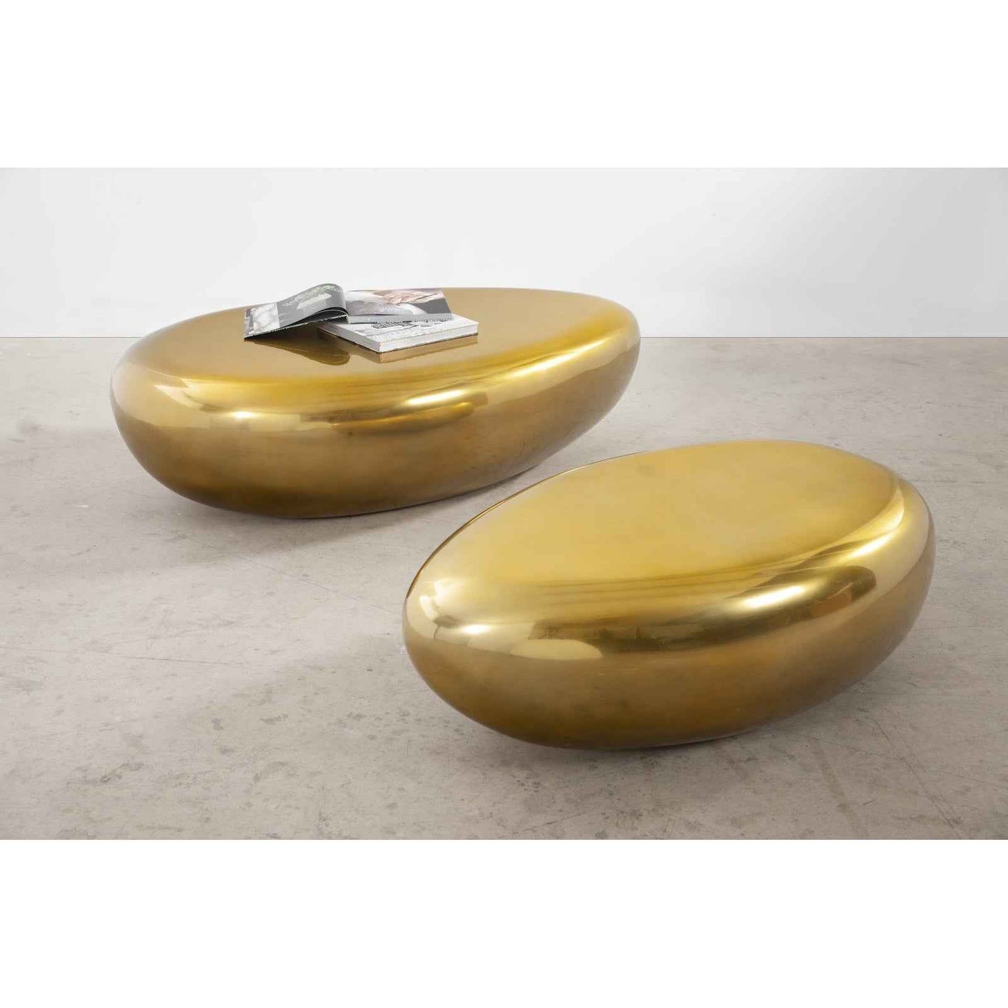 RIVER STONE INDOOR-OUTDOOR COFFEE TABLE: LIQUID GOLD