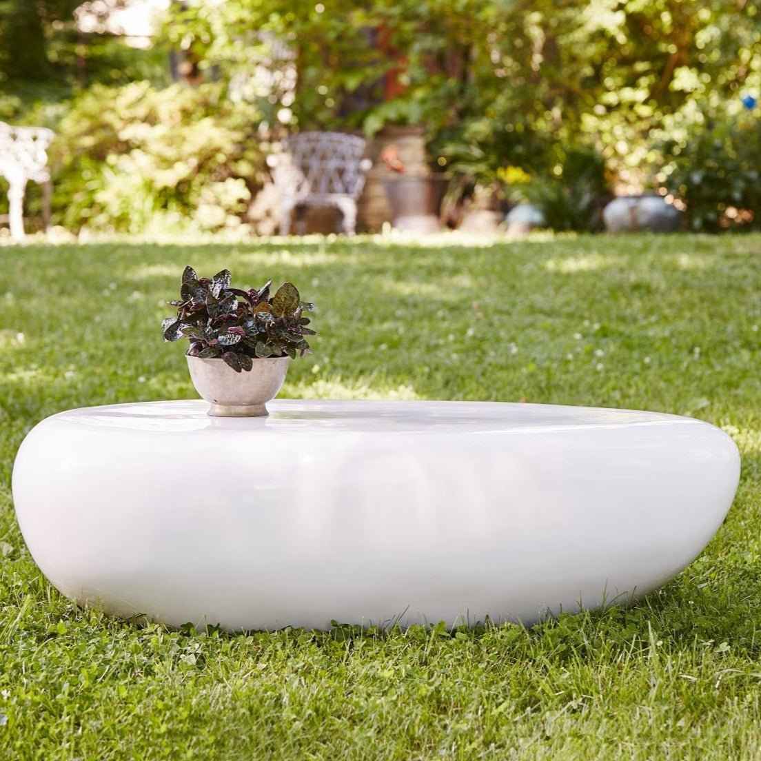 RIVER STONE INDOOR-OUTDOOR COFFEE TABLE: WHITE