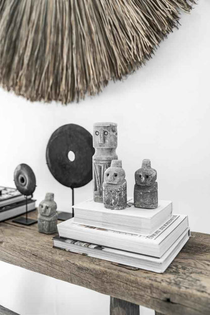 RIVER STONE ON STAND | BLACK | MEDIUM