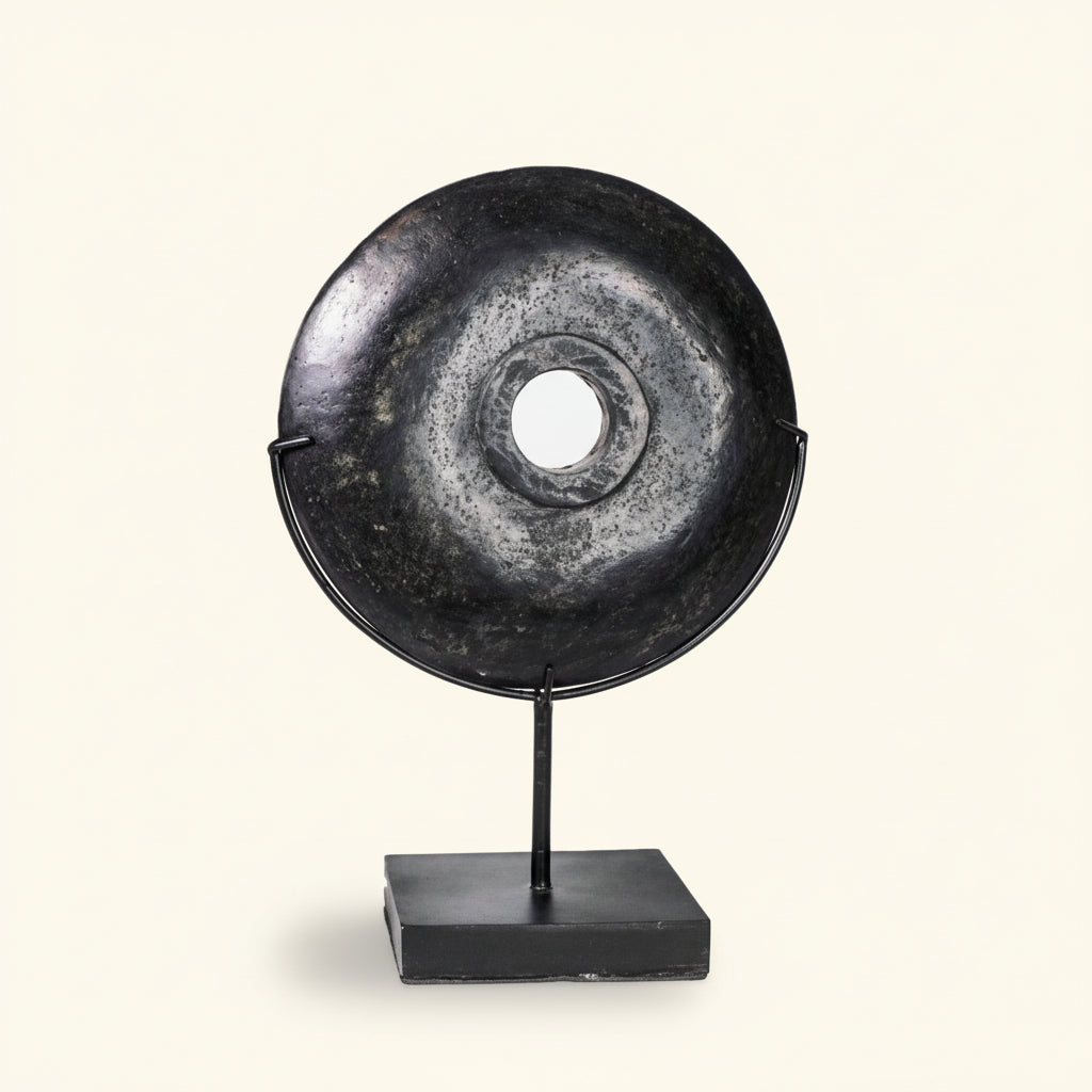 RIVER STONE ON STAND | BLACK | MEDIUM