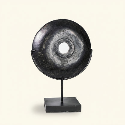 RIVER STONE ON STAND | BLACK | MEDIUM